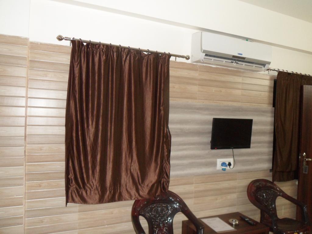 Hotel Madhusudan Dwarka  Room photo
