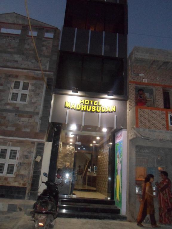 Hotel Madhusudan Dwarka  Exterior photo